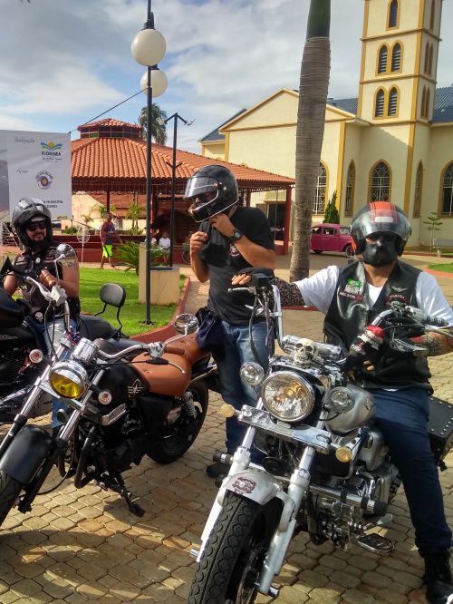 Moto Café com Motociclistas e Triciclistas