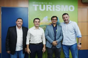 PREFEITO SERGIO QUEJO E SECRETÁRIO ITALO PARTICIPAM DE AUDIÊNCIA COM MINISTRO DE TURISMO
