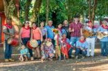 FOLIA DE REIS DE FLORÍNEA REALIZA ATO DE MUITA FÉ E DEVOÇÃO