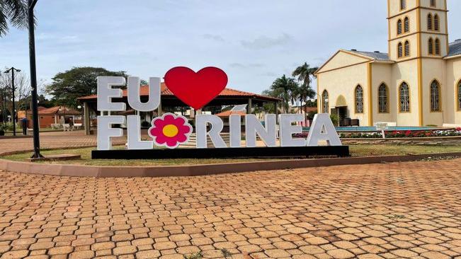 PREFEITURA INSTALA LETREIRO “EU AMO FLORÍNEA”